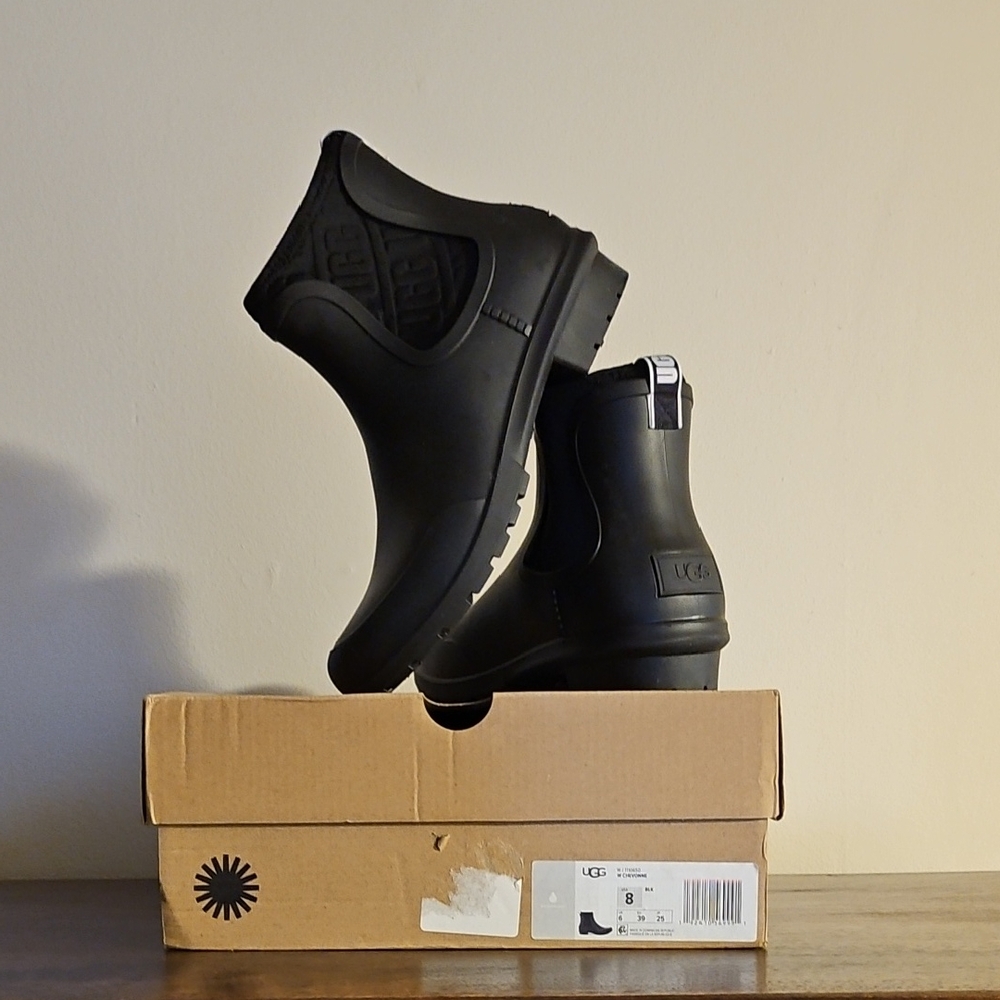 UGG Chevonne Black Chelsea Rain Boots 8